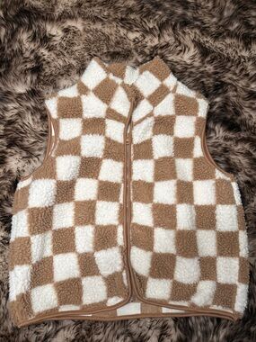 Checker Sherpa Vest - Cream & Tan